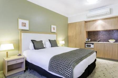 Rydges - 48