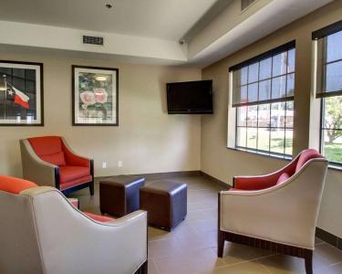 Comfort Suites South - 11