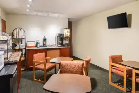 Courtesy Inn Downtown - 12