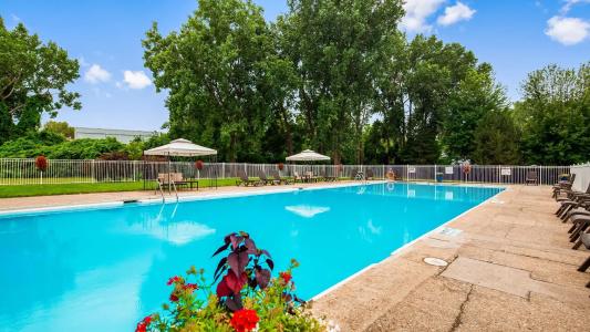 Best Western Plus Guildwood Inn - 16