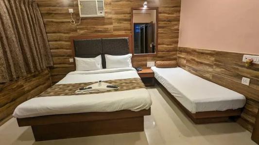 Lucky Bandra - 28