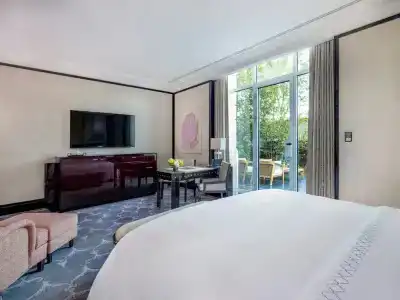 The Peninsula - 30
