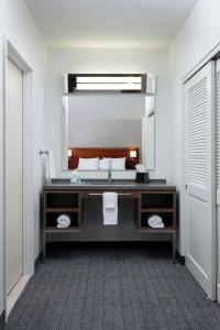 Courtyard by Marriott at Old Town - 68