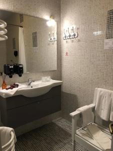 Ambra Boutique & Bistro - 85