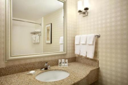 Hilton Garden Inn East - 34