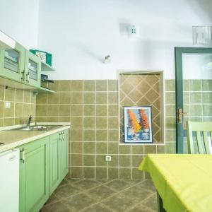 Garden Apartment - 17