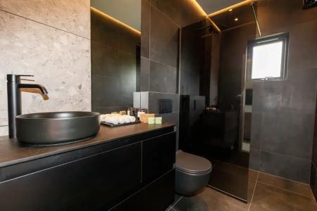 North Mountain View Suites - 9