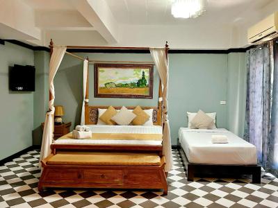Ladawan Boutique - 3