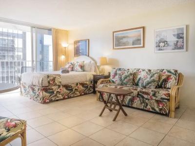 Tropical Studios At Marine Surf Waikiki - Free Parking - Best Location - Full Kitchen - Swimming Pool - 161