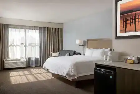 Hampton Inn West - 54