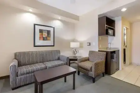 Best Western Plus Suites - 41