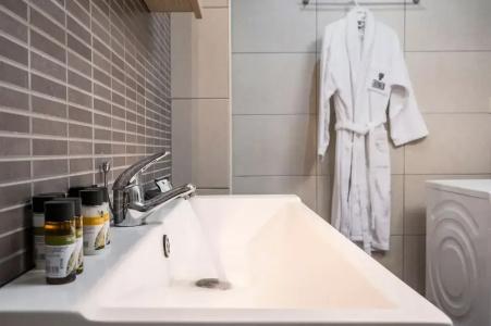 Trianon Luxury  & Suites - 285