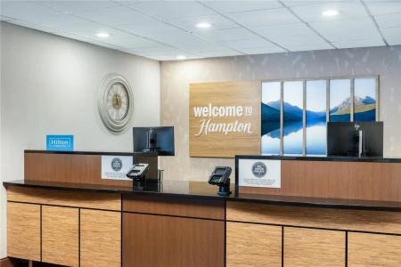 Hampton Inn Portland East - 33