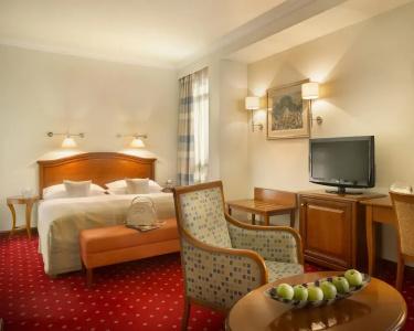 Best Western Premier Astoria - 42