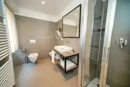 Bergamo Inn 15 - 65