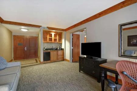 Hilton Garden Inn - 77