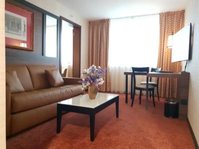 Nash Suites Airport - 32