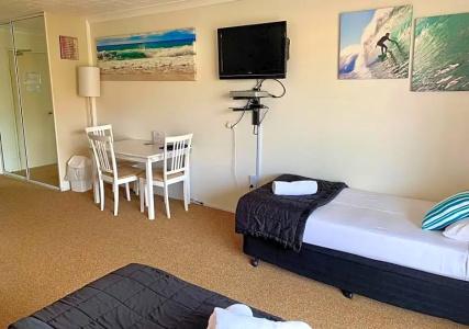 Outrigger Burleigh - 102