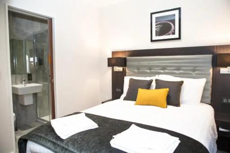 The Tudor Inn - 106