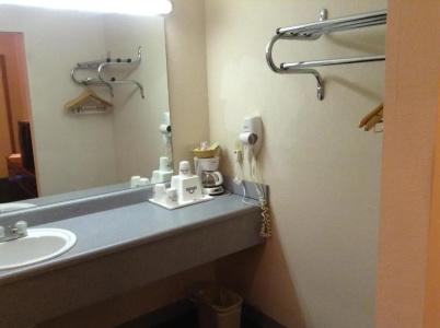 Days Inn by Wyndham Indianapolis East Post Road - 22