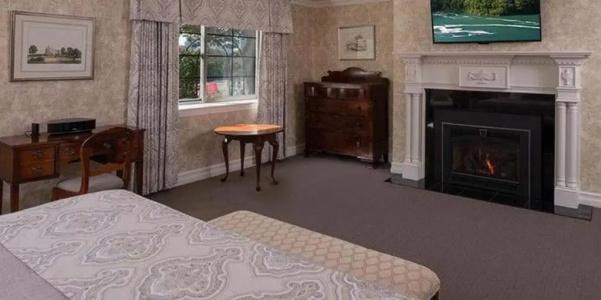 Red Coach Inn - 118