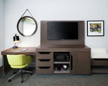 Hampton Inn & Suites - 5