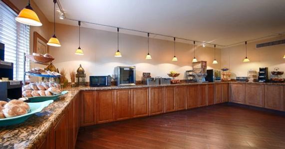 Best Western Palm Beach Lakes - 13