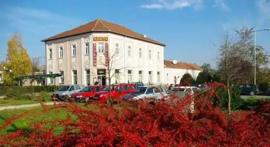 Körös Panzió és Étterem - 0