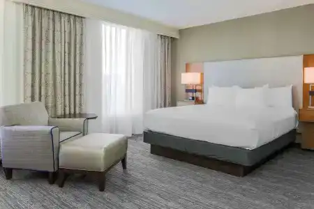 DoubleTree by Hilton Atlanta Airport - 4