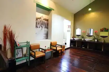 Luang Poj Boutique - 13
