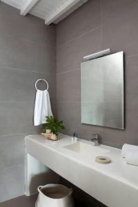 Amperian Mykonos Suites & Villas - 136