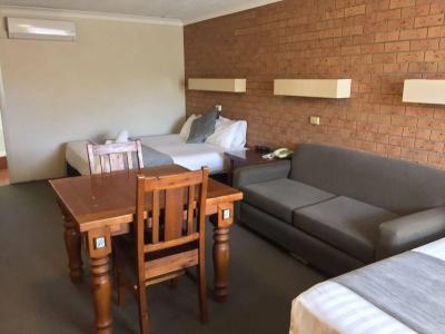 James Street Motor Inn - 2