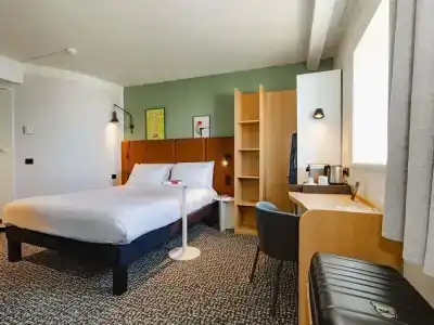 ibis Rennes Centre Gare Sud - 53