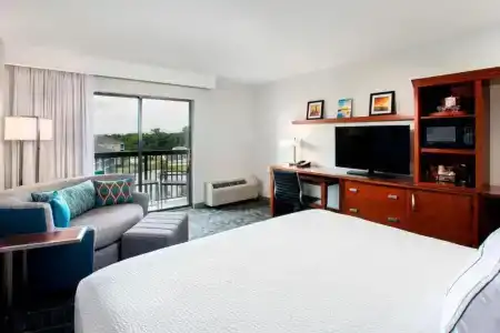 Courtyard by Marriott Barefoot Landing - 30
