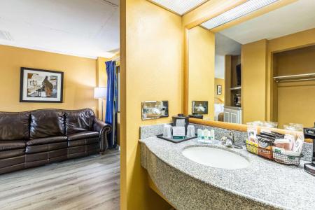 Quality Inn - Hwy 76 Central - 7