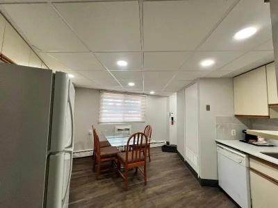 Econo Lodge Village - 82
