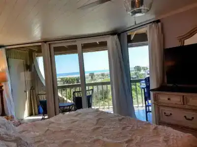 Hibiscus Oceanfront - 52