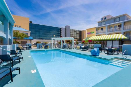 Ramada by Wyndham Virginia Beach - 9