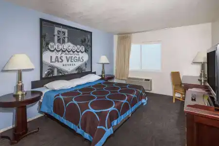 Super 8 by Wyndham Las Vegas North Strip/Fremont St. Area - 2
