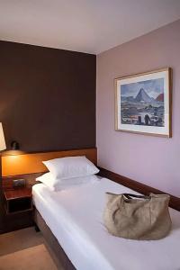 Holt - 42