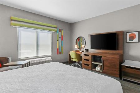 Hampton Inn & Suites West - 74