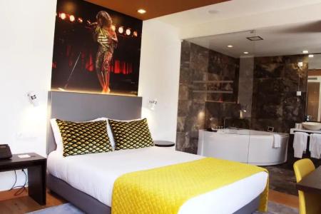 America Diamonds & Sushi Bar - 140