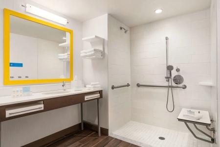 Hampton Inn & Suites West - 9