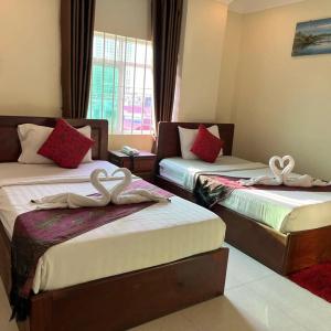 Queenwood - 30