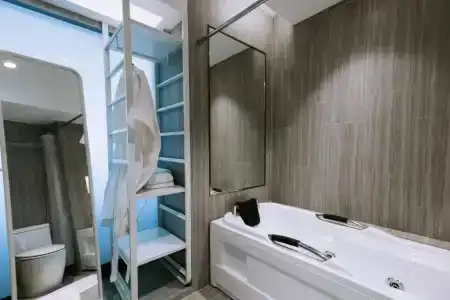 The Rich - 9