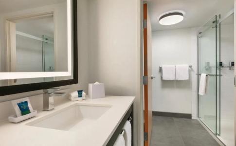 Four Points by Sheraton Arena - 7