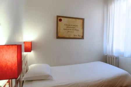 Ours Blanc - Place Victor Hugo - 35