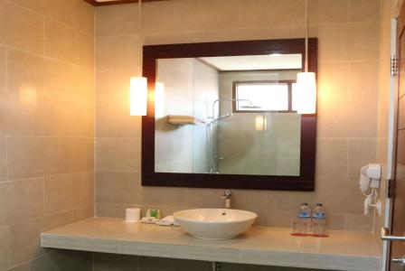 Yulia Beach Inn Kuta - 7