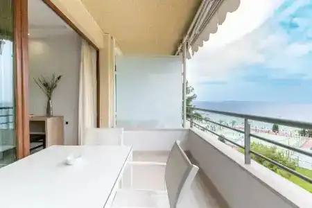The Residence - 284