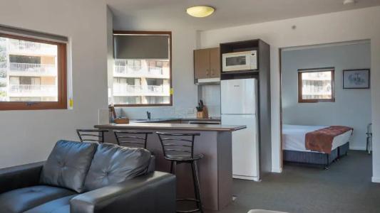 Broadbeach Savannah - 204